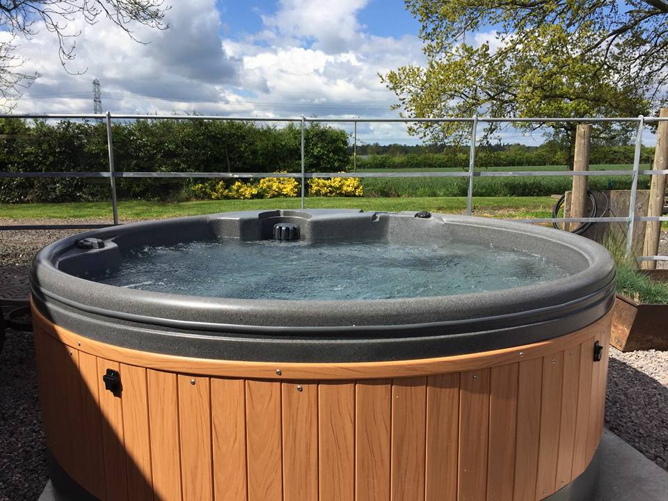 hot-tub-after-cleaning