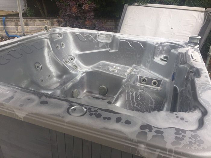 hot-tub-snow-foam-cleaning